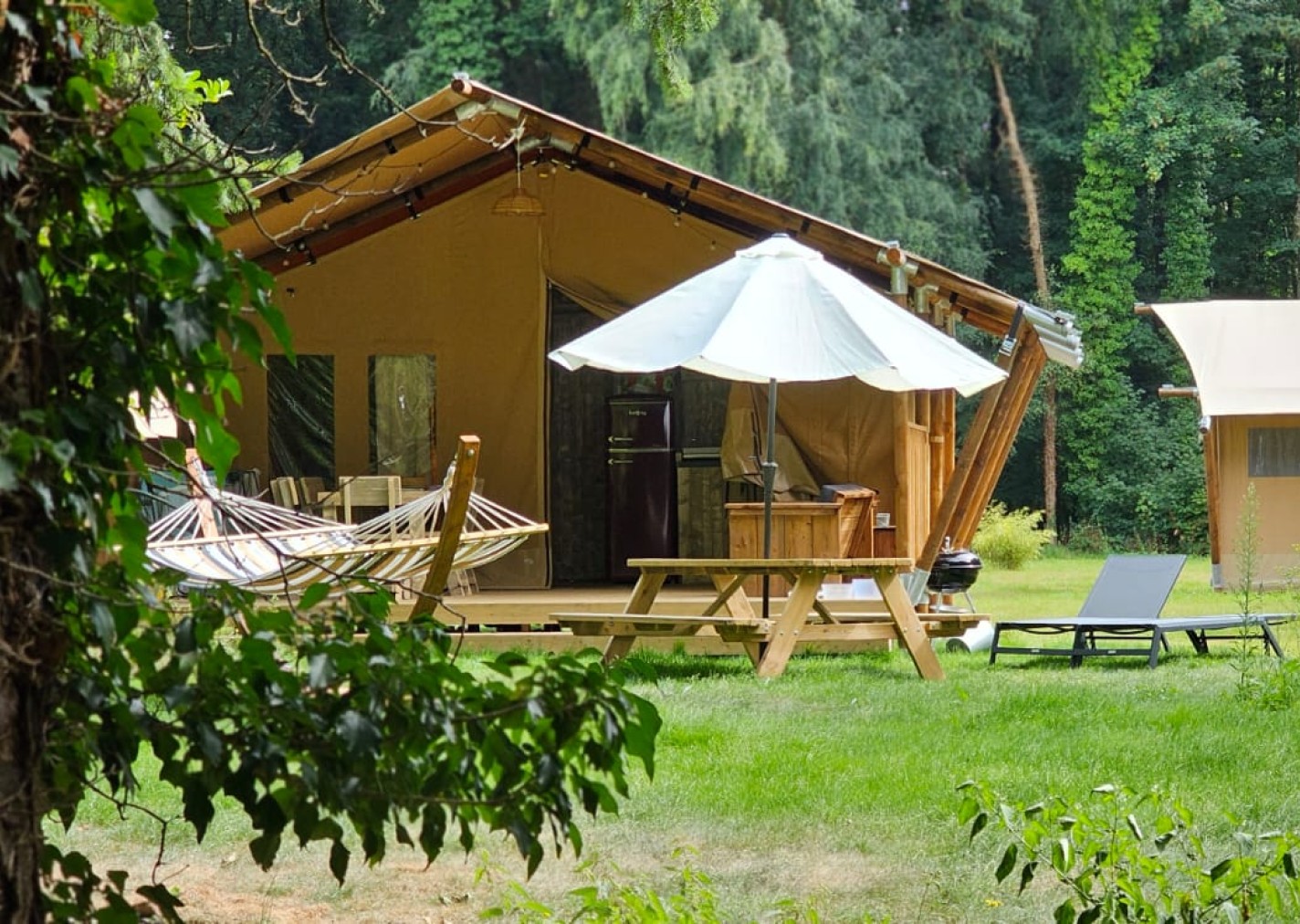 Chalet toilé du Natur&Lodge, hébergement insolite au cœur du centre équestre du Brévedent.