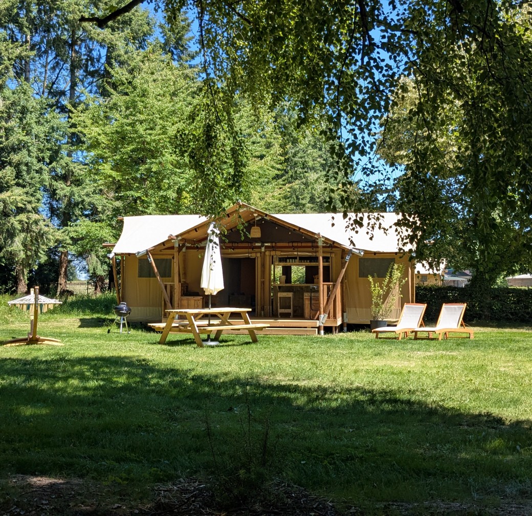 Chalet toilé Natur&Lodge au centre équestre du Brévedent dans le Calvados en Normandie.