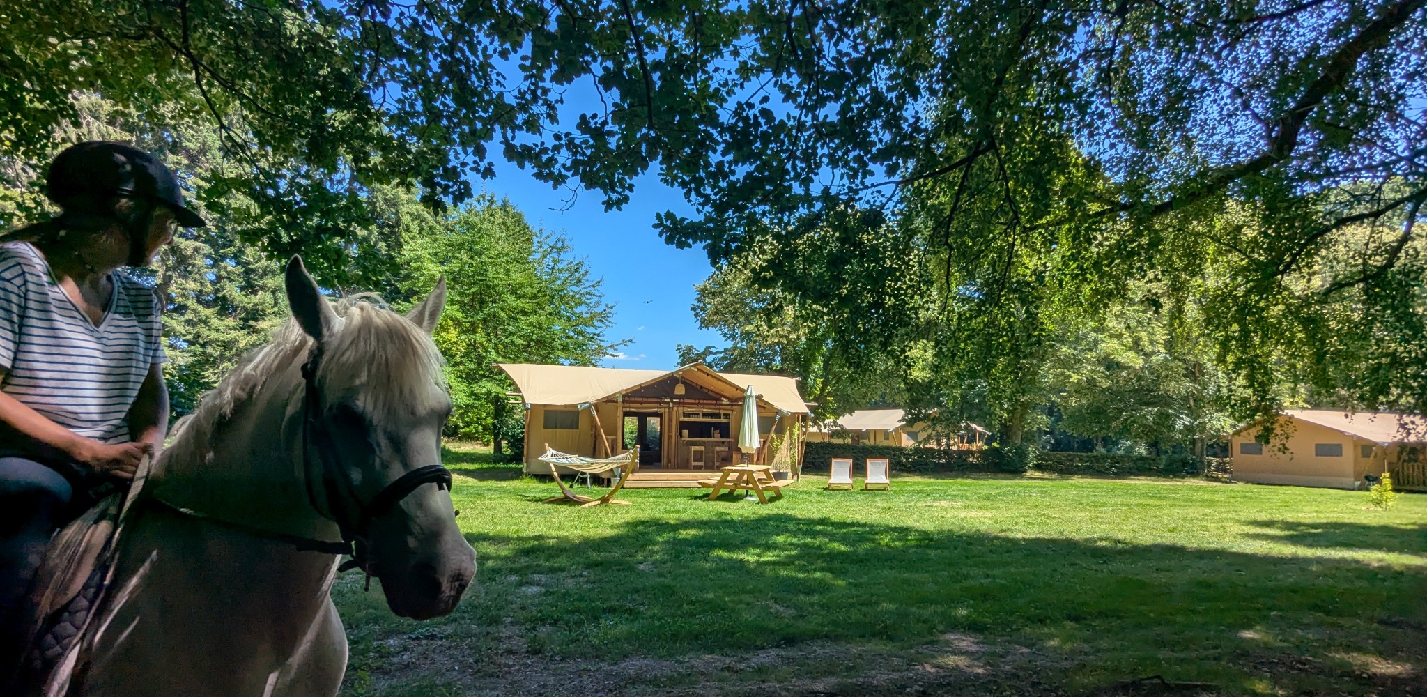 Séjour à cheval en Normandie – Natur&Lodge au Brévedent Séjour à cheval au Natur&Lodge du centre équestre du Brévedent dans le Calvados.
